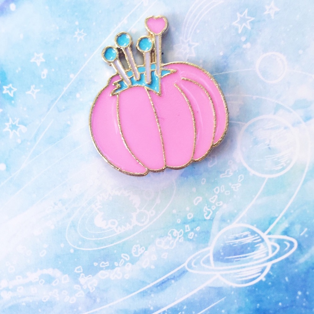 ✨ Pin Cushion Pin ✨ - Picture 3 of 5